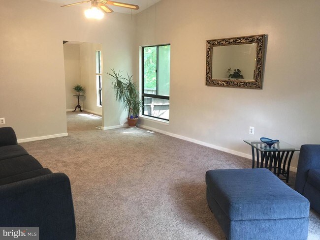 Building Photo - 2233 Sanibel Dr