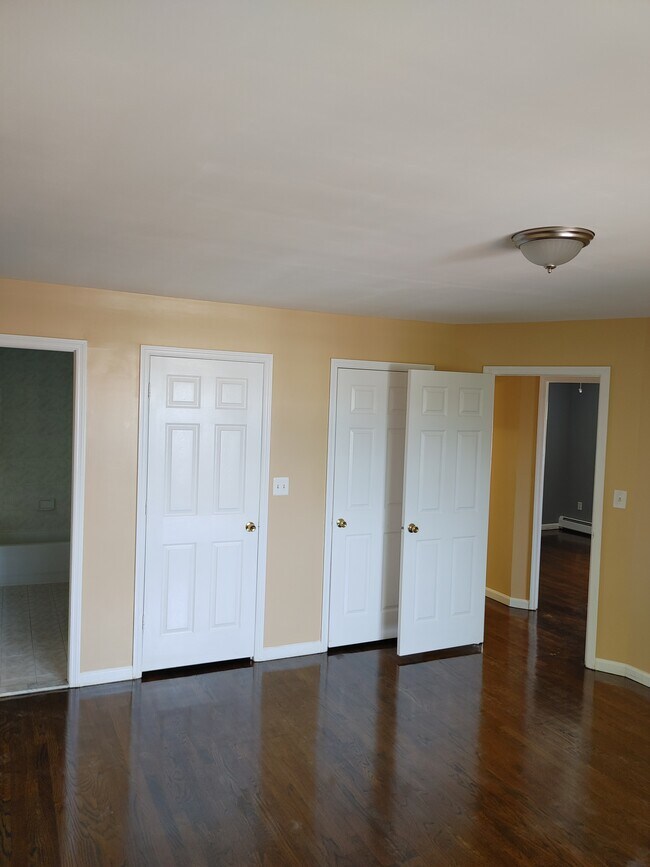 Master Bedroom/Closets - 528 Throggs Neck Expy