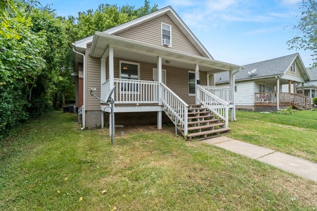 Building Photo - Charming House Close To SEMO