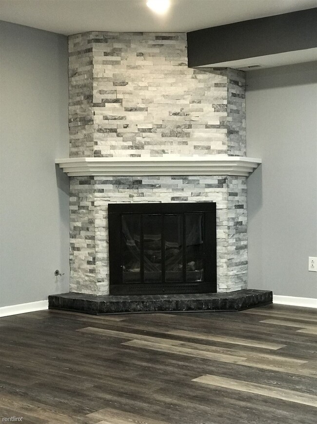 Building Photo - 41648 Bedford Dr