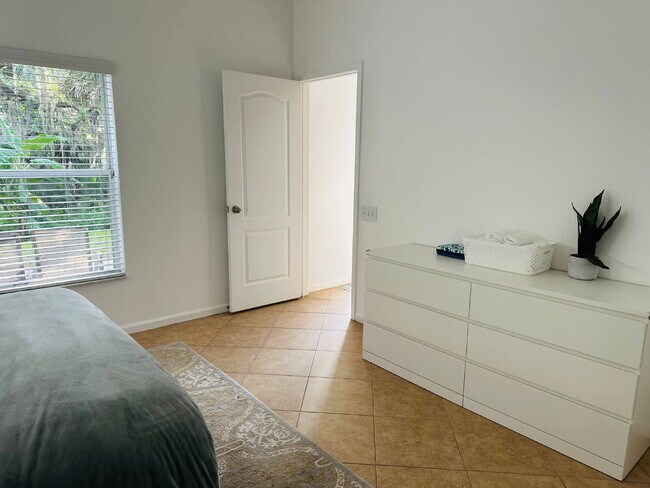Foto del edificio - "Charming 3-Bedroom Oasis with 2 Full Baths in Riverview – Your Ideal Home Awaits!"
