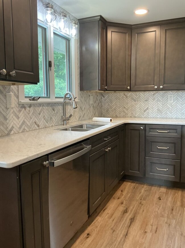 Foto del edificio - 2805 Old Trail Rd