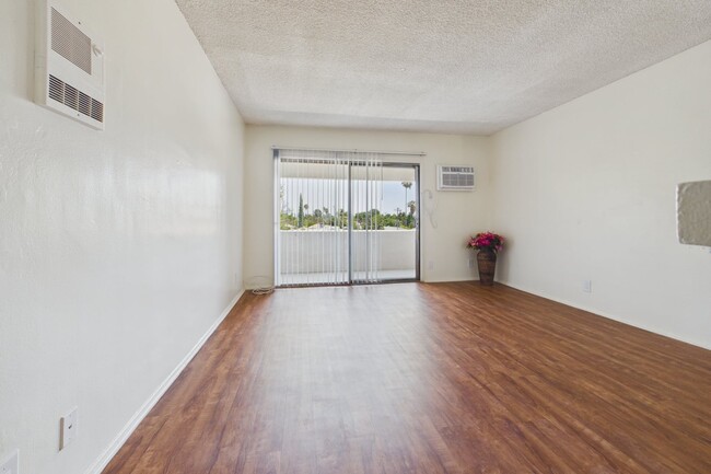 Building Photo - Sepulveda Manhattan Apartments