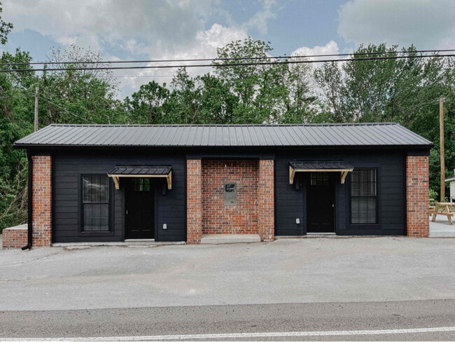 Building Photo - 563 Sparta St