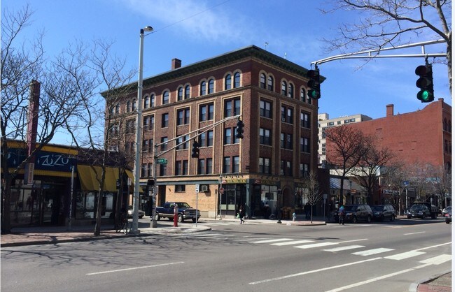 Primary Photo - 492-498 Massachusetts Ave