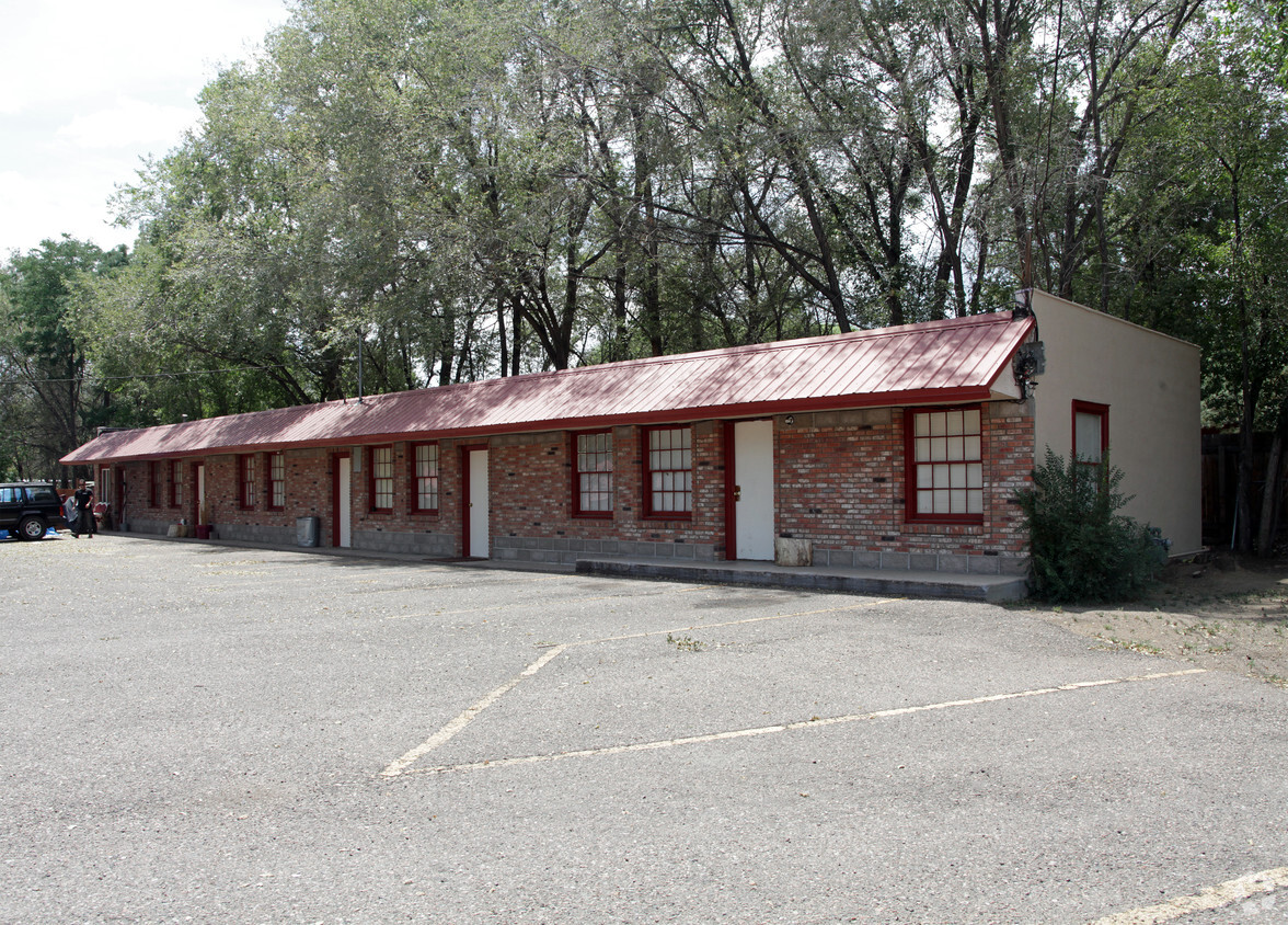 Primary Photo - 1530 Elm Ave