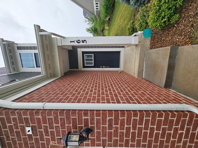 Foto del edificio - 165 Waverly Ct