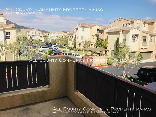 Building Photo - 3 Bedroom 2.5 Bathroom Tri Level Townhome ...