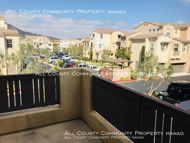 Foto del edificio - 3 Bedroom 2.5 Bathroom Tri Level Townhome ...