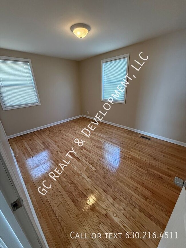 Foto del edificio - 9906 S Clyde Ave