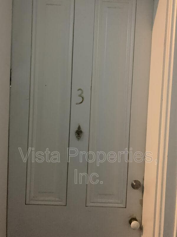 Photo - 514 W Oak St Apartment