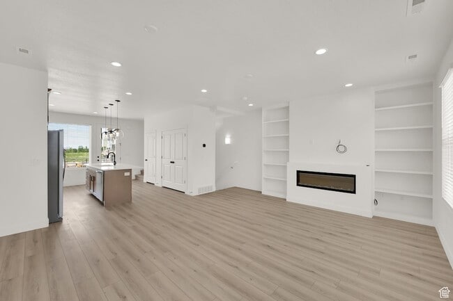Building Photo - 570 Sego Wy