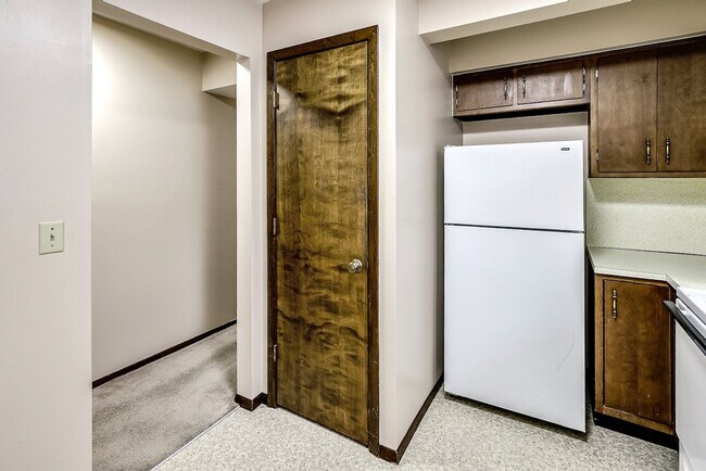 Building Photo - 1-Bed and 1-Bath Apartment Available!