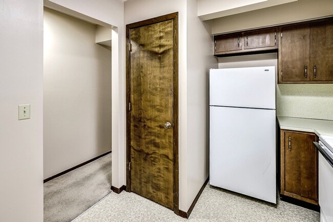 Building Photo - PRE-LEASING 1-Bed and 1-Bath Apartment Available!