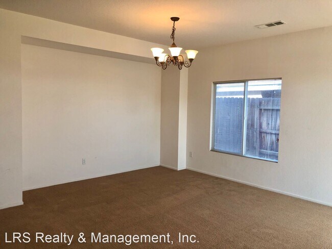 Building Photo - 4 br, 3.5 bath House - 1009 S. Green St.
