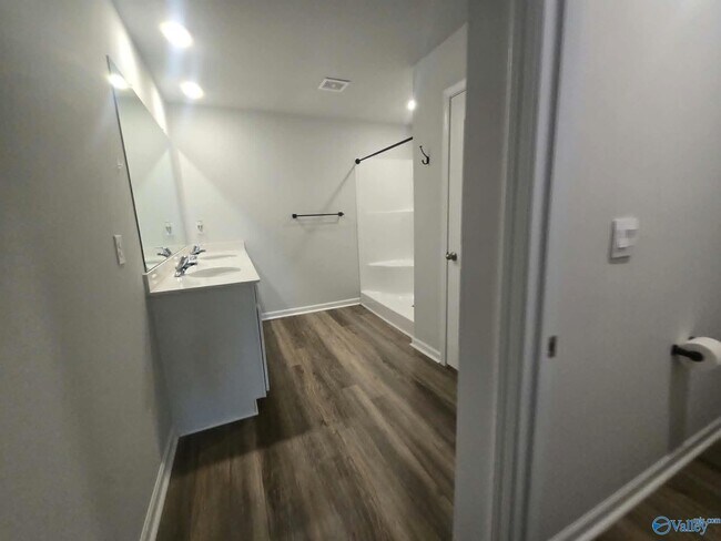 Foto del edificio - 427 Jackson Pt Cir