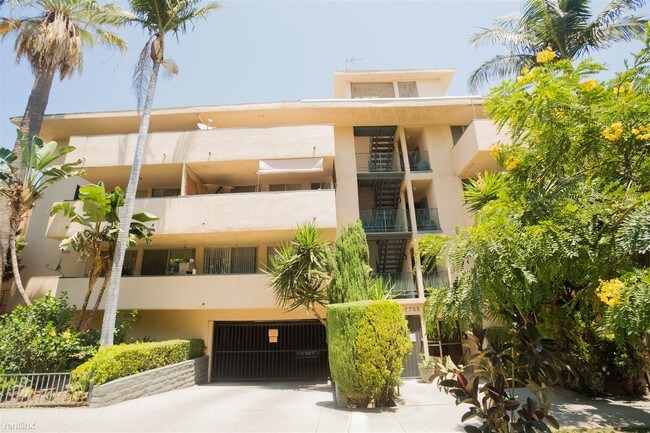 Foto del edificio - 7705 Hampton Ave