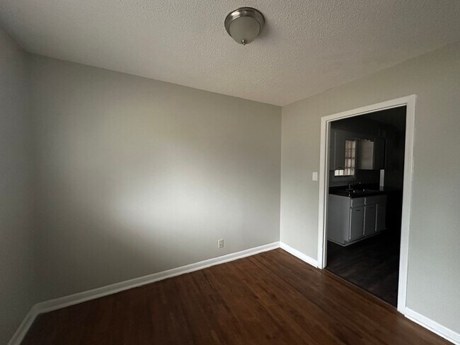 Building Photo - 3009 Elgin Dr