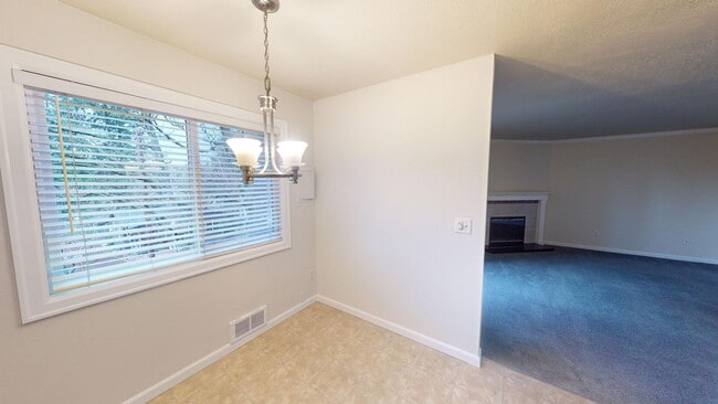Building Photo - LEASE SPECIAL: $500 OFF 1ST MONTHS' RENT /...