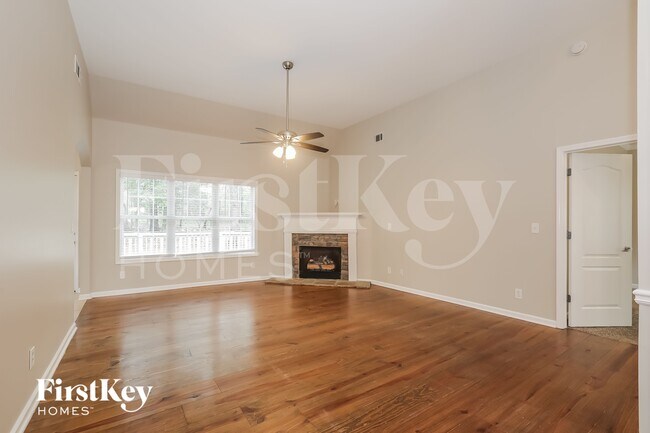 Foto del edificio - 2570 Serenity St