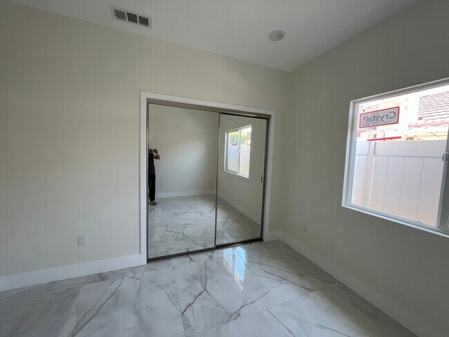 Foto del edificio - 620 E Buckeyewood Ave