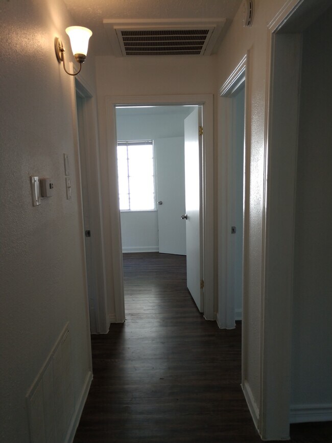 Hallway - 7609 Glen Manor Dr