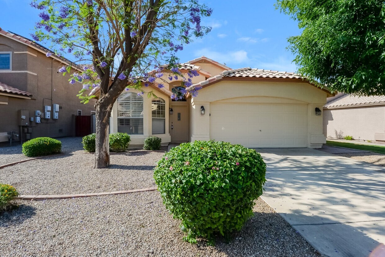 Primary Photo - 3901 E Stanford Avenue