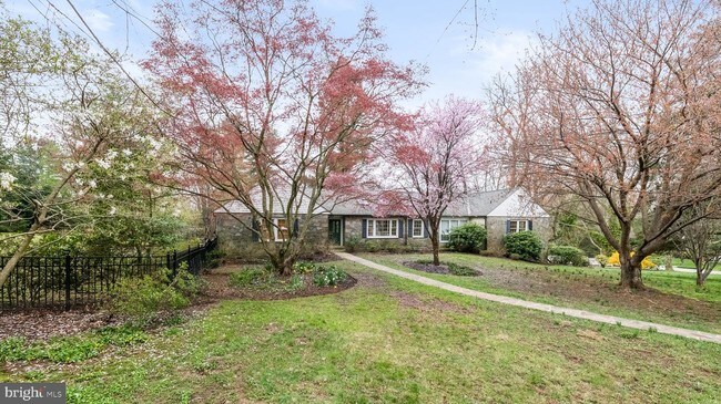 Building Photo - 465 Boxwood Rd