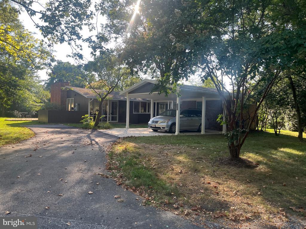 Foto principal - 2217 Marthas Rd