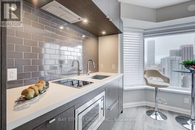 Photo du bâtiment - 155 Yorkville Ave