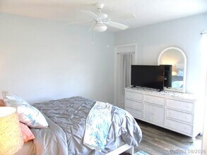 Building Photo - 309 Circle Dr S