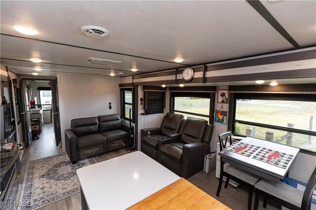 Foto del edificio - 17861 Palm Creek Dr