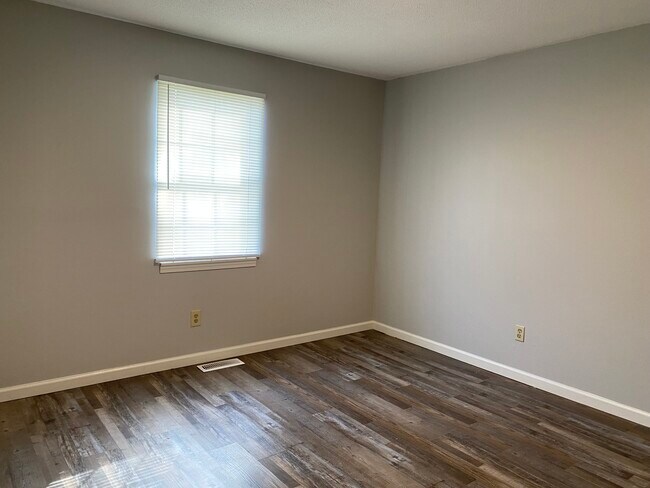 Building Photo - 40 Rossfield Cv