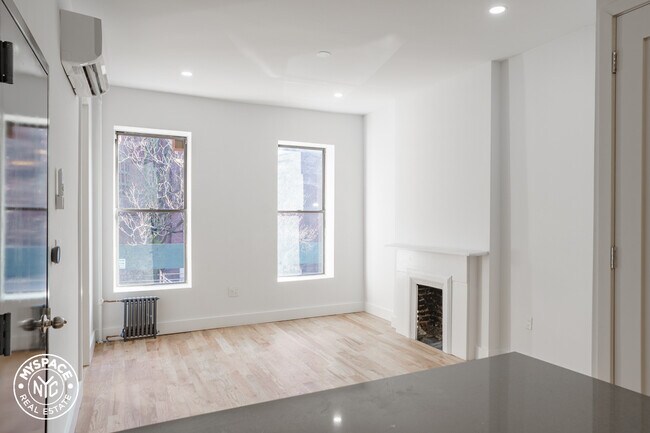 Foto del edificio - 358 Marcus Garvey Blvd