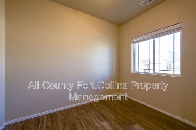 Foto del edificio - 3034 Benfold St