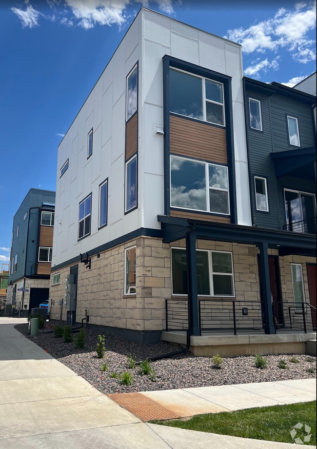 Building Photo - 2545 Josephine Way