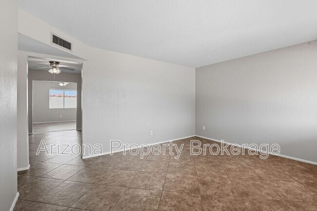 Foto del edificio - 2634 E Billings St