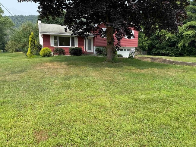 Building Photo - 646 Old Connecticut River Rd