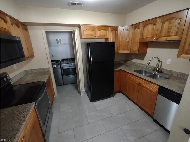 Building Photo - 6024 Bradford Dr