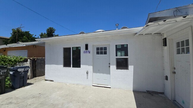 Foto del edificio - 1319 E 59th Pl