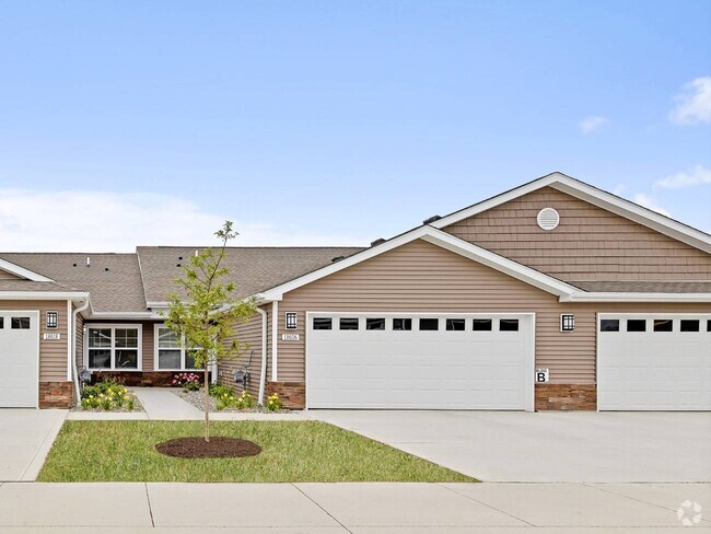 Apartments with Attached Garages - Redwood Waukee Hickman Road