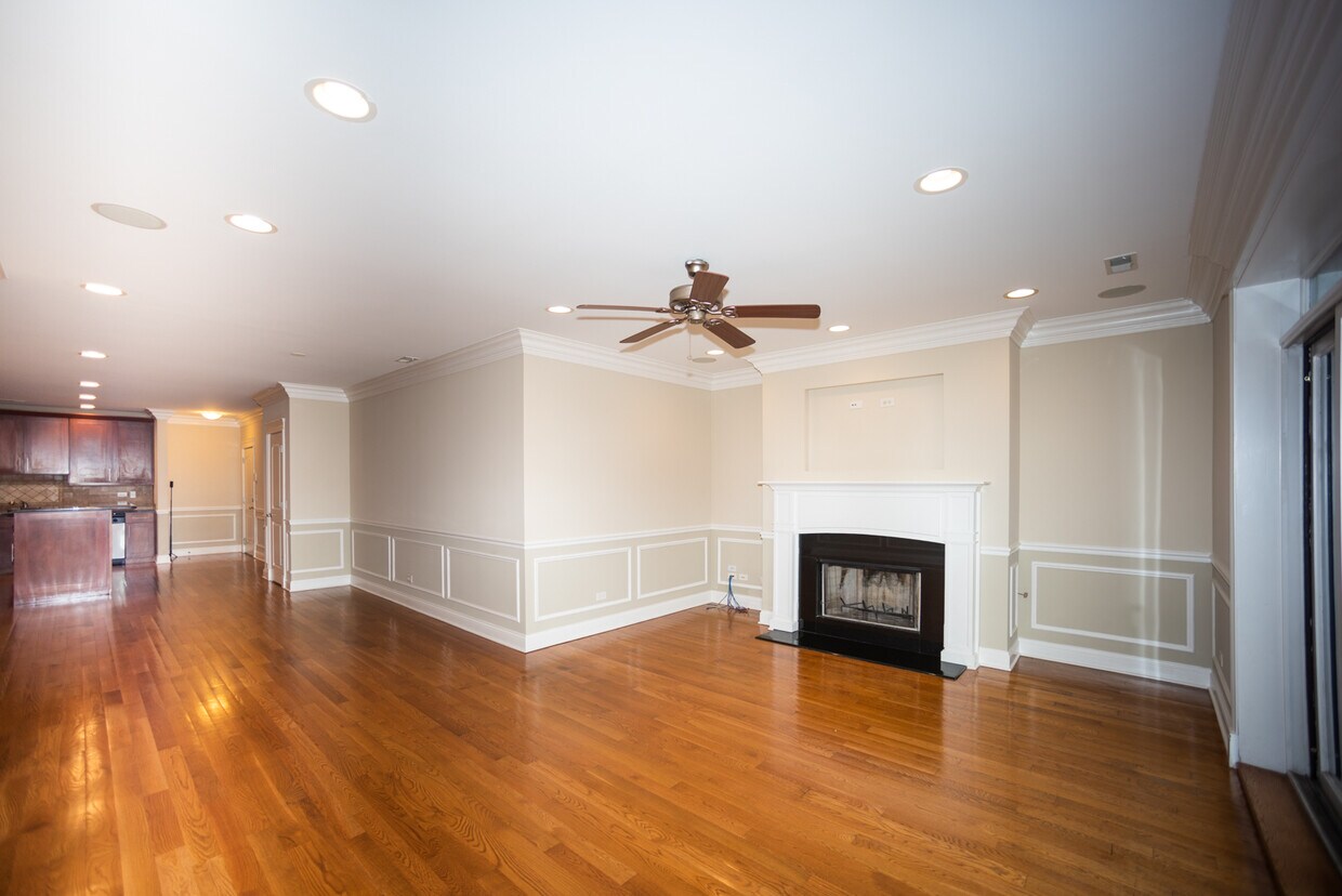 Foto principal - 2902-2910 W Belmont