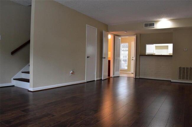 Building Photo - 6410 Del Monte Dr