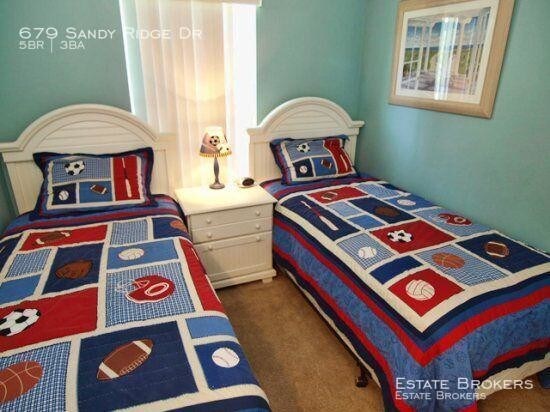 Foto del edificio - 679 Sandy Ridge Dr