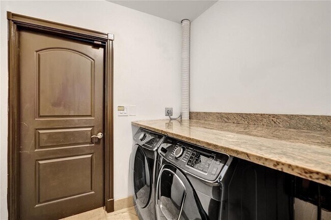 Foto del edificio - 3100 NE 56th Ct