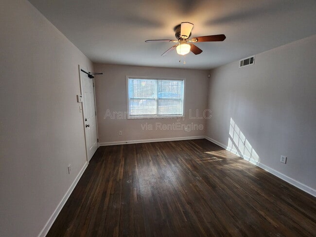 Building Photo - 1651 Line Cir