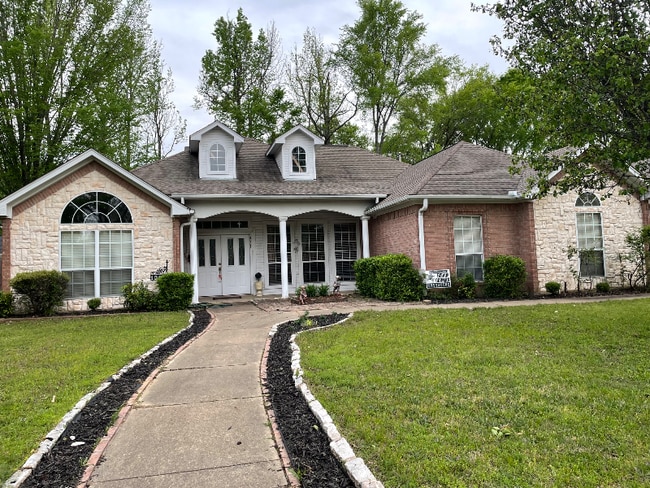 Building Photo - 1208 River Bend Dr
