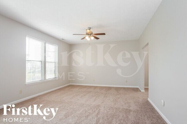 Foto del edificio - 2547 Greythorne Dr