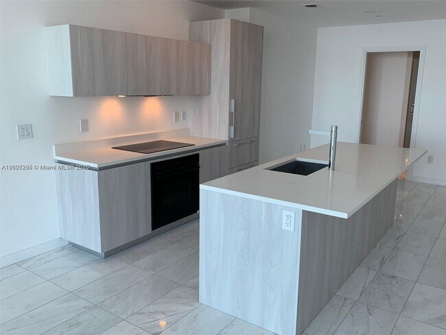 Foto del edificio - 480 NE 31st St