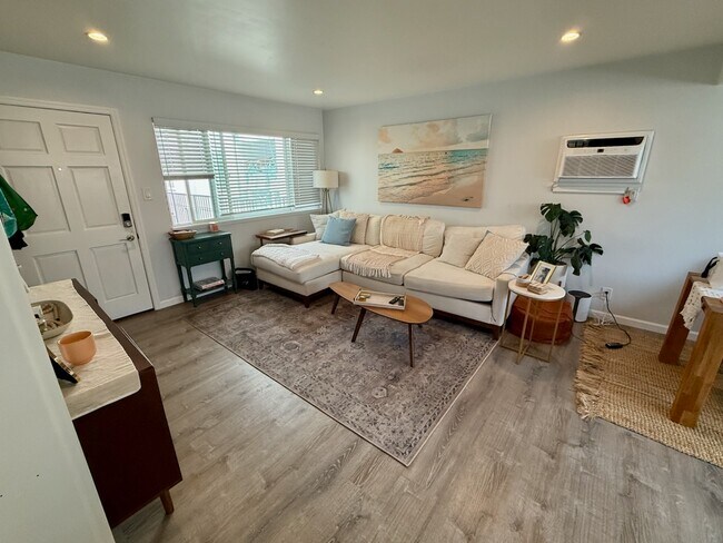 Living Room - 1000 Highland Ave